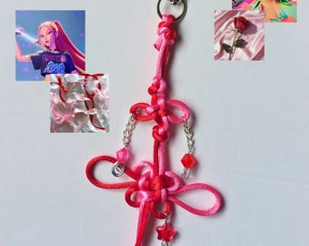 Llavero de cazadores de demonios del K-Pop: llavero de macramé con nudo coreano hecho a mano con cuentas, inspirado en Mira y Abby, llavero con nudo coreano rojo y rosa.