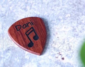 Holz Gitarren Pick Plektrum mit personalisierbarer Laser Wunschgravur