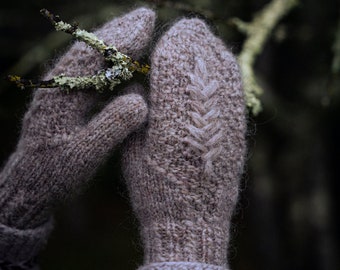 Triga Mittens Knitting Pattern