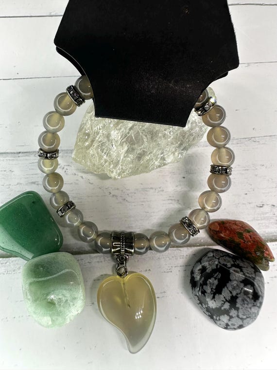 Gray Agate Gemstone Beaded Bracelet with Gray Agate Heart Charm