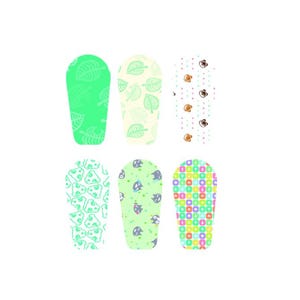 Könnte beinhalten: Sechs farbenfrohe Nageldesign-Muster. Die Designs umfassen ein hellgrünes Blättermuster, ein cremefarbenes Blättermuster, ein Muster aus braunen Bärengesichtern, ein hellgrünes Muster aus weißen Blumen, ein hellgrünes Muster aus blauen Eulen und ein farbenfrohes Quadratmuster.