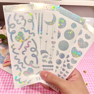 Esthétique de rêve scintillante | Rubans Perles Chaînes | Etoiles de lune | Argent irisé | Bujo Polco Deco | Feuille d'autocollants holographiques | 2,25 x 6 po.