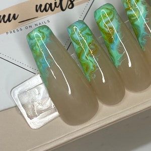 Take me to the beach| presson nails