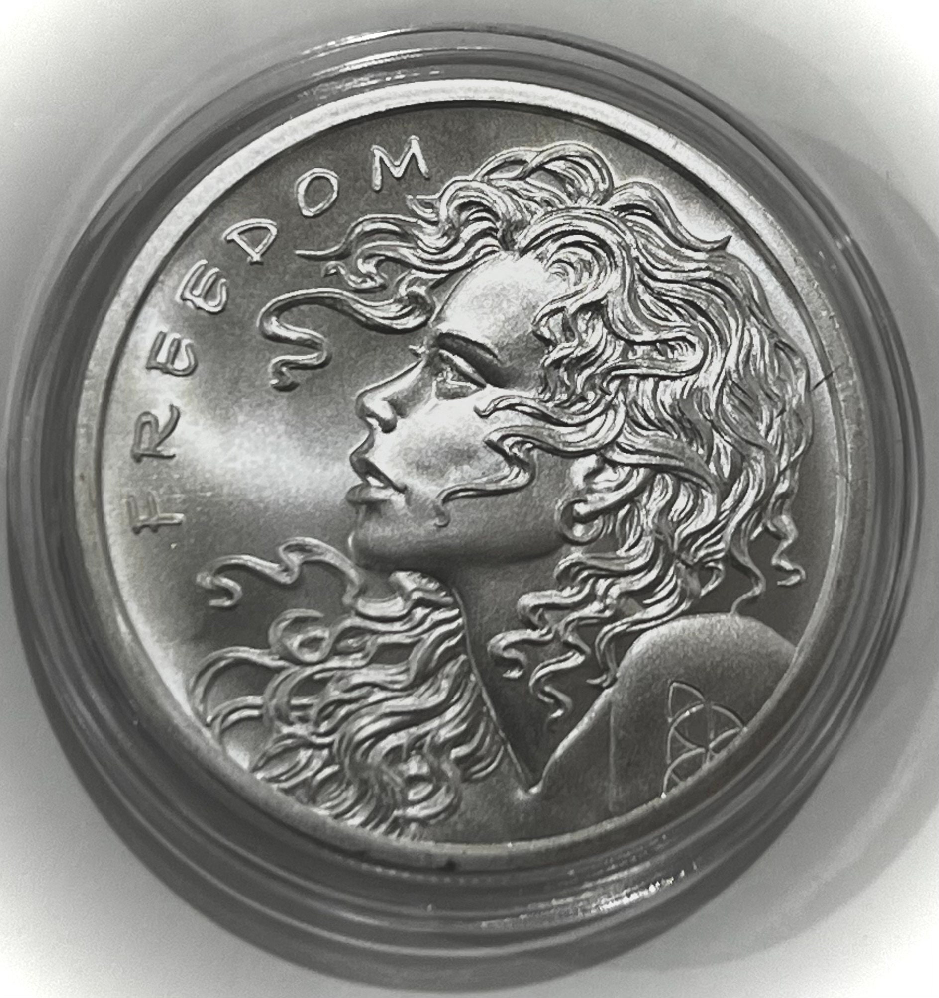 銀貨 旧貨幣 FREEDOM GIRL 1oz 4枚セット 1 Oz Freedom Girl Silver Shield Silver Round + Free Capsule
