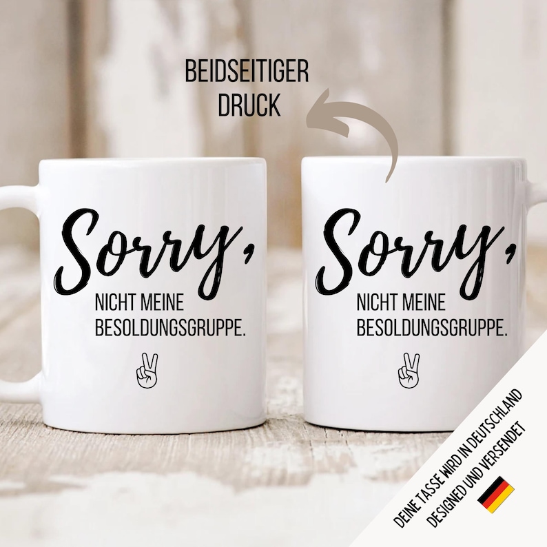 May include: Two white ceramic mugs with black text that reads "Sorry, NOT MY PAY GRADE" and a peace sign. The mugs are printed on both sides. The text "BEIDSEITIGER DRUCK" is above the mugs.