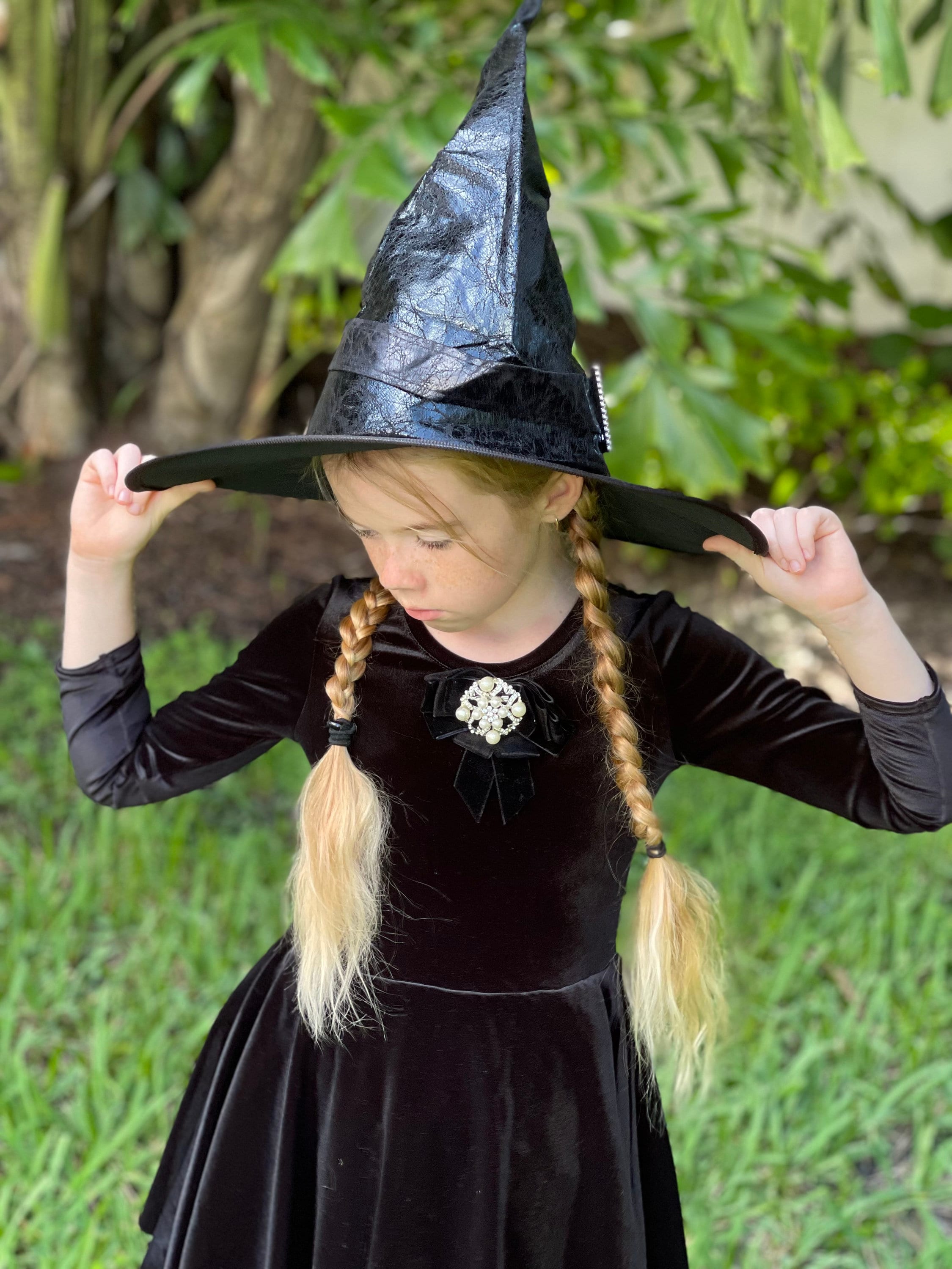 DNQCOS – Robe Halloween Noire Fille – Avec Perruque, Ceinture, Chaussettes, Bandeau – 7-9 Ans