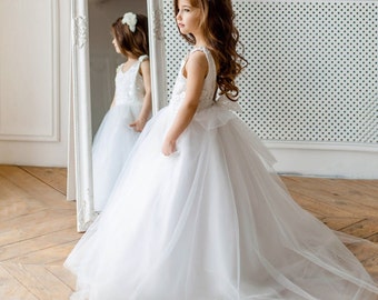 Flower Girl Dress: Ivory Elegance for Cherished Moments, Lace V-Neck Tulle Dress with Train for Wedding, Christenings, Baptisms