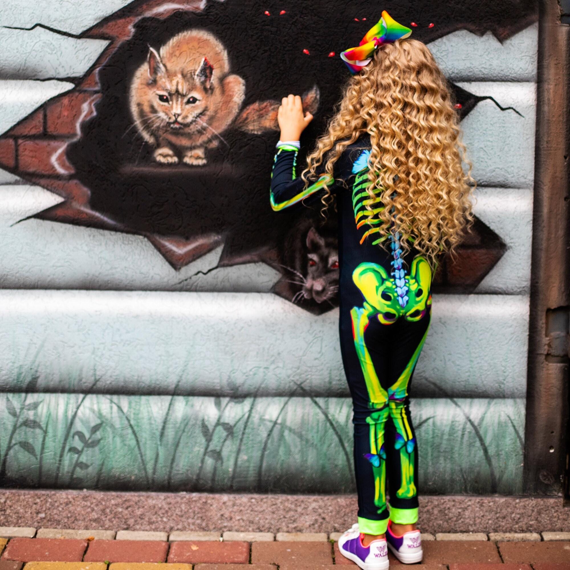 Rainbow Bones kinderromper: UV-blacklightkostuum, Halloween-outfit voor  meisjes, maten 2-10 jaar, krans/vlechten/rugzakopties - Etsy België, image size:2000x2000