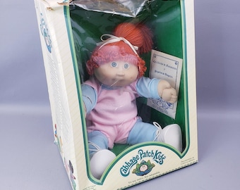 Vintage 1984 Jesmar Cabbage Patch Kinder Spanisch auf Box Rote Haare Grüne Augen in Box Adoptionsurkunde | Schöne Cabbage Patch Puppe mit roten Haaren
