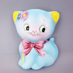 Vintage Norcrest Blaue Katze Wandtasche Pflanzgefäß 1950er Jahre Kitsch Keramikvase, seltene Norcrest Blaue Katze Kätzchen Wandtasche Pflanzgefäß 1950er Jahre Kitsch