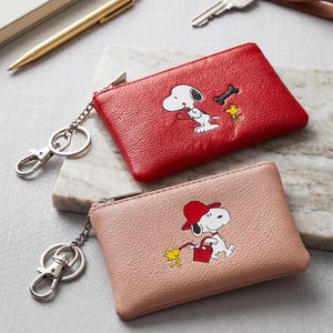 Porta-moedas de couro do Snoopy | Carteira pequena com zíper para documentos e cartões de crédito | Presente fofo do cachorrinho de desenho animado do Snoopy