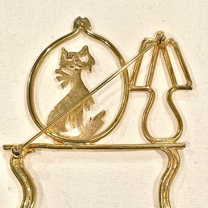 Vintage Jewelry Adorable Kitty Cat on Bureau with Lamp and Mirror Pin Brooch