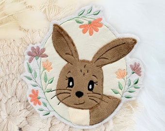 Applikation Hase im Kranz | Bügelbild | Patch | Aufnäher | Osterhase | Hase im Osterei Blumenkranz | Aufbügler | 3D Effekt