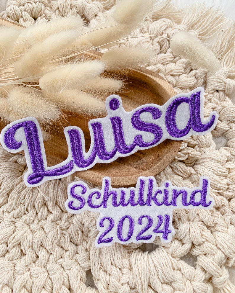 Schulkind 2024 Applikation Aufnäher zum Aufbügeln Schriftzug Schultüte Einschulung 2 Größen auf weißem Filz Bild 5