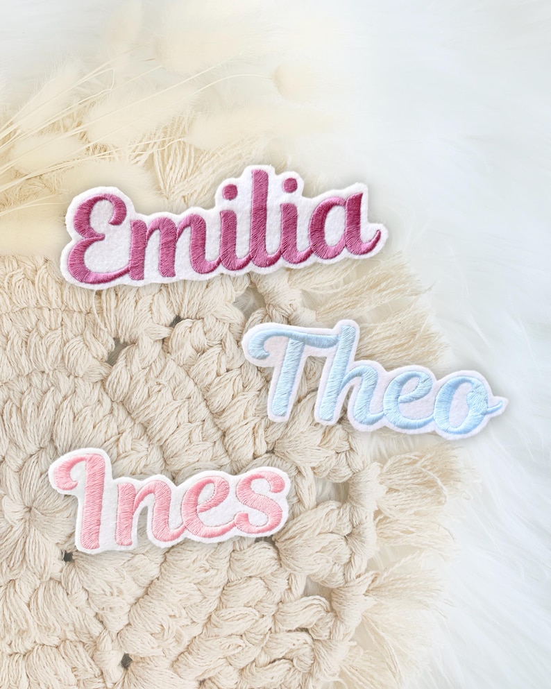 Large embroidered names | Font 1 | Iron-on patch | XXL iron-on name | White felt appliqué | Patch | School enrollment | School cone image 1