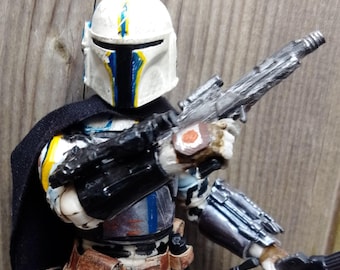 Figura personalizada de cazarrecompensas mandaloriano de 6 pulgadas: azul y amarillo