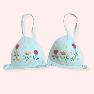 Hand embroidered linen bra / embroidered flowers / embroidered bralette, non-wired bralette, sweet and summery top for the beach season