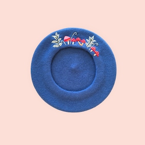 Bestickte Französische Baskenmütze, Hand bestickt "Pilze und Farn", Berett aus 100% Wolle, Wintermütze, Geschenk für Sie, Geschenk für Mama