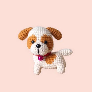 Klaar om te verzenden: schattige amigurumi, schattige gehaakte hond, Jack Russell Terrier, sleutelhanger, handgemaakte pop, decoratief speelgoed