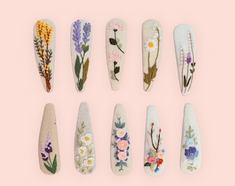 Hand-embroidered flower hair clips, hair accessories, gift for girls