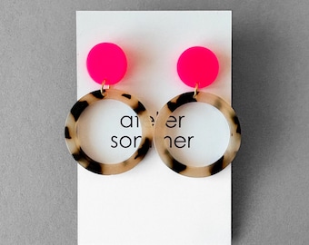 Leo Ohrringe Oh Leo Neon Pink, Ohrstecker, Leoparden Schmuck, Statement Ohrringe