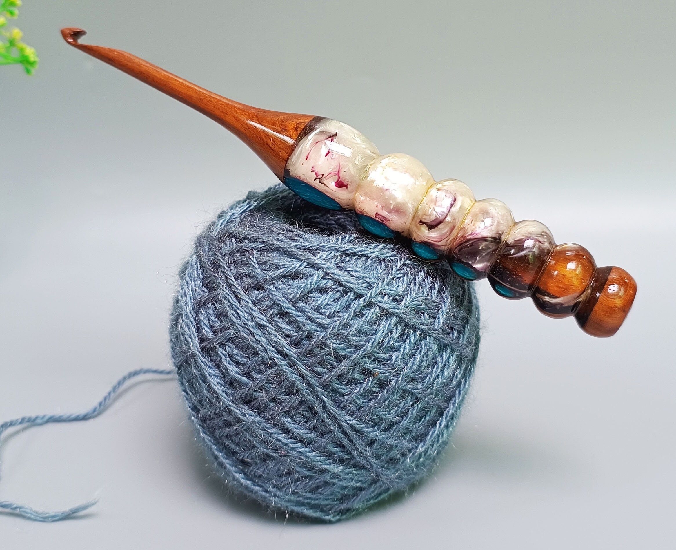 Resin Mix Crochet Hooks Wooden Crochet Hooks for Crocheting Knitting Ergonomic Comfortable