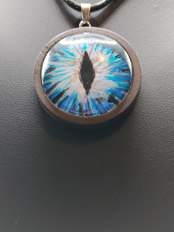 Dragon Eye Wooden Pendant Silver/blue