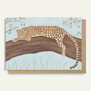 Carte de voeux pour les amoureux de la nature | Léopard se prélassant paisiblement sur un arbre | Format A6 et 5 x 7 pouces | Blanc à l'intérieur | Enveloppe incluse