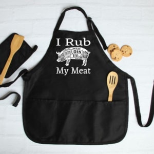 I rub my meat, Funny Aprons for Men or Women, Apron for Mom, Dad, Grandma, Grandpa, Funny Kitchen Cooking Gift, Personalized