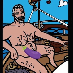 K&ouml;nnte beinhalten: Cartoon-Illustration eines Mannes auf einem Segelboot mit einer lila Aubergine. Der Mann hat einen Bart und ist ohne Hemd. Der Text "DADDY OF OUTDOORS" befindet sich am unteren Rand des Bildes.