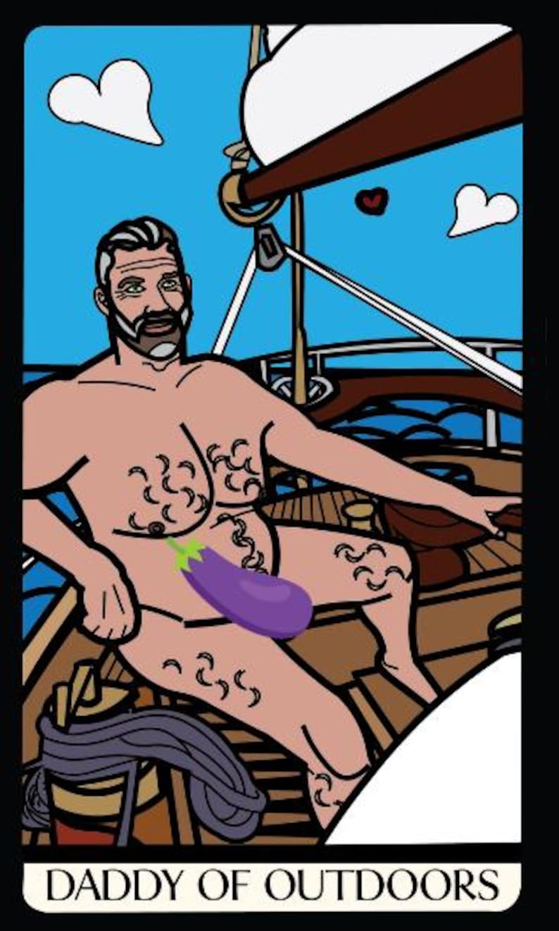 K&ouml;nnte beinhalten: Cartoon-Illustration eines Mannes auf einem Segelboot mit einer lila Aubergine. Der Mann hat einen Bart und ist ohne Hemd. Der Text "DADDY OF OUTDOORS" befindet sich am unteren Rand des Bildes.