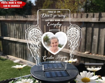 Engelsflügel, die wir lieben, gehen nicht weg - Personalisiertes Gartensolarlicht, Erinnerungsgeschenke, Erinnerungsgeschenke, in liebevoller Erinnerung