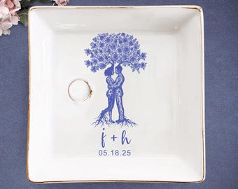 Engagement Wedding Toile De Jouy Couple - Personalized Wedding Jewelry Dish, Gift For Anniversary, Destination Wedding Jewelry Holder