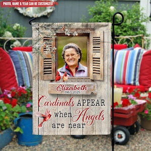 Cardeais aparecem quando os anjos estão perto - Bandeira de jardim personalizada com cardeal, Bandeira de jardim memorial personalizada com foto, Presente para amantes de cardeais