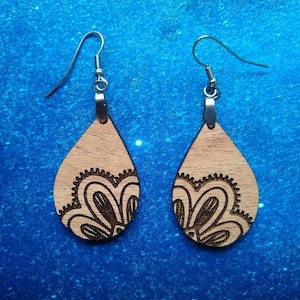 Flower Dangle Earring SVG, Earring Laser Cut File for Glowforge, Engraved Boho Digital File for Laser, Abstract Jewelry Template, Unique