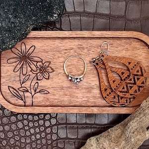 Plato de baratija rectangular con flores grabadas SVG, archivo de corte láser de bandeja de valet, bandeja de escritorio, soporte de anillo, soporte de joyería, listo para Glowforge