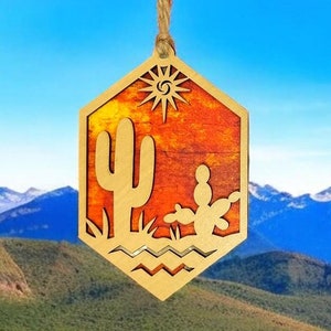 Arquivo SVG de cena de deserto hexagonal Suncatcher para laser, arquivo de corte de cacto, pingente de carro, ornamento pendurado, arte do muro ocidental, padrão de cactos