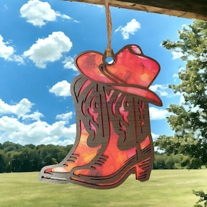 Bottes de cowboy et chapeau Suncatcher SVG pour laser, chapeau de cow-girl et bottes coupe fichier, breloque pour voiture, ornement suspendu, art pariétal occidental