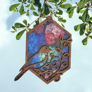 Attrape-soleil oiseau SVG pour laser, oiseau SVG, fichier de coupe Glowforge, breloque pour voiture, ornement suspendu, art mural fichier découpé au laser, modèle de fleur