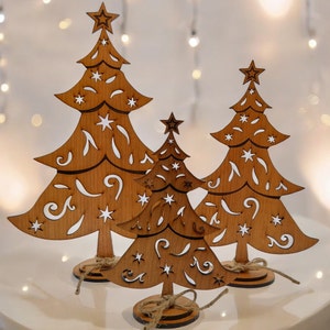Alberi stravaganti indipendenti SVG per laser Glowforge, file di taglio digitale per decorazioni natalizie, centrotavola natalizio, scaffale invernale