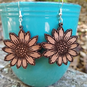 Boucle d'oreille pendante tournesol fichier découpé au laser, boucle d'oreille automne SVG pour Glowforge, fichier numérique bohème gravé pour laser, modèle de boucle d'oreille en bois, automne