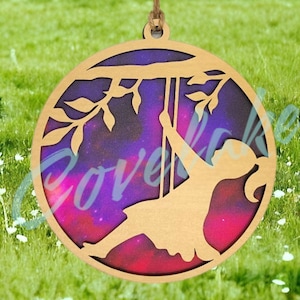 Petite fille sur une balançoire Suncatcher SVG pour laser, fichier de coupe Glowforge, breloque pour voiture, ornement suspendu, art mural, modèle de balançoire