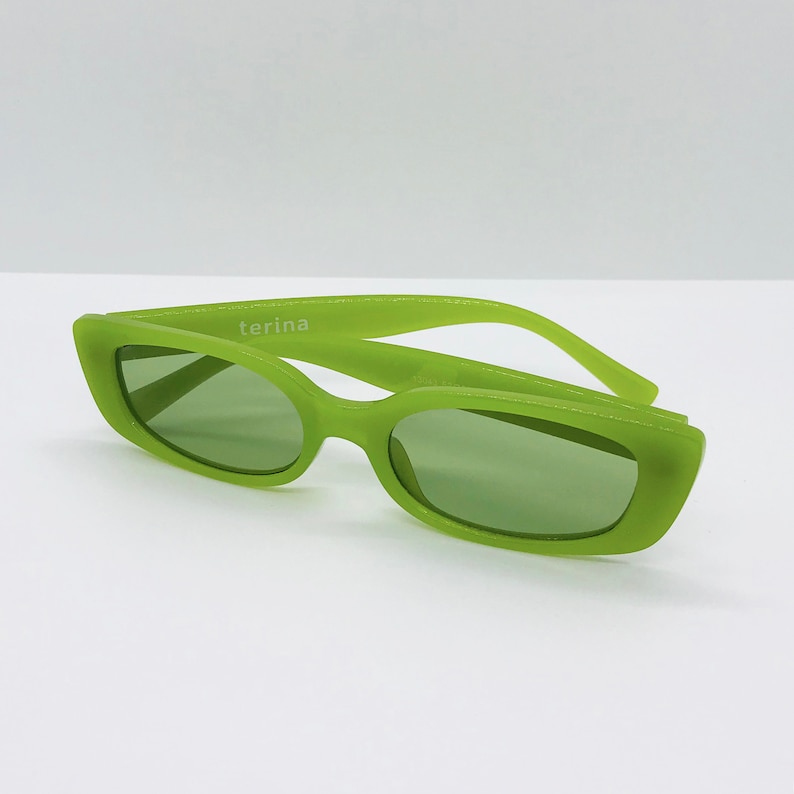 Vintage sunglasses with UV eye protection image 5