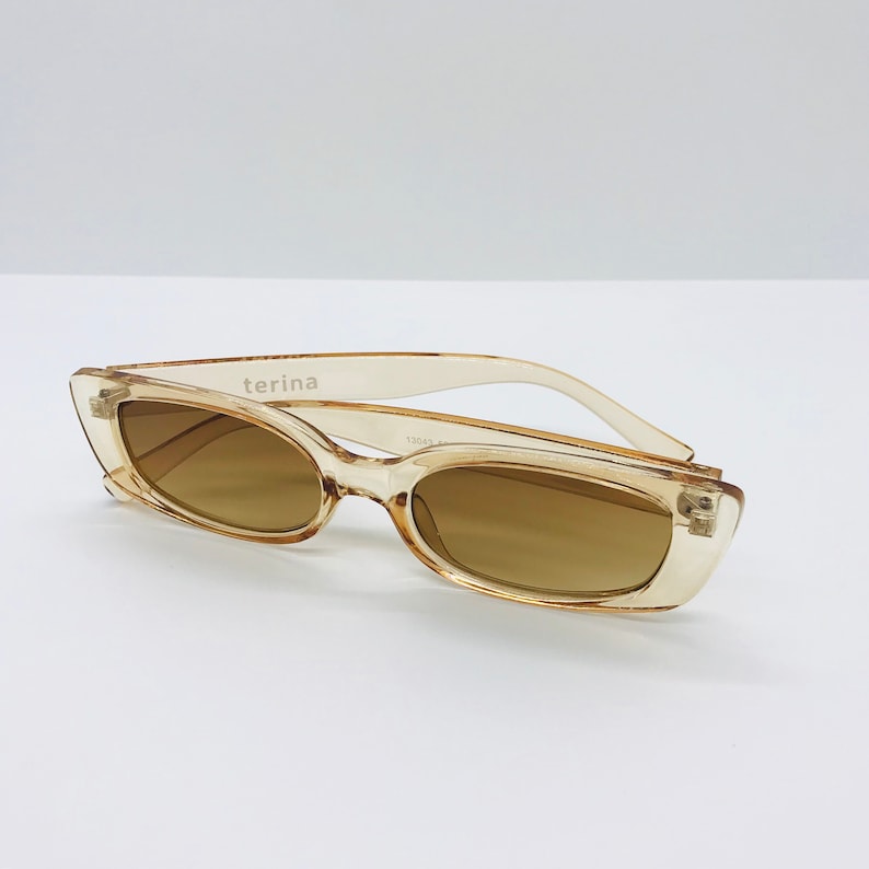 Vintage sunglasses with UV eye protection image 8
