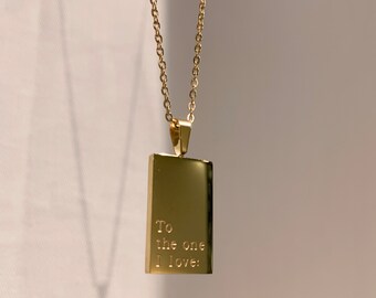 THE ONE I LOVE Necklace | Goldene Kette aus Edelstahl mit Schriftzug Anhänger, Feine Gliederkette mit Statement Gravur | estetic essentials