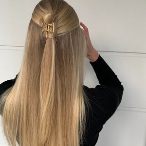 PARIS Haarspange Filigrane Haarspange in Gold, minimalistische Haarklammer estetic essentials Bild 3