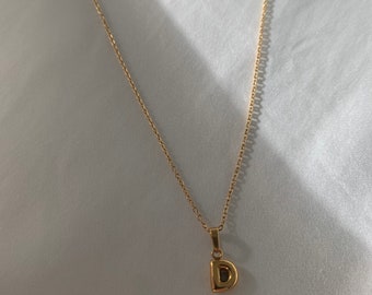 BUBBLE Necklace | Gliederkette aus Edelstahl mit Initial Anhänger, Kette mit Buchstaben in Gold | estetic essentials