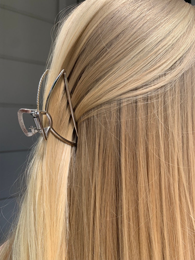 PARIS Haarspange Filigrane Metall Haarspange in Silber, Minimalistische silberne Haarklammer in Klein und Groß estetic essentials Bild 1