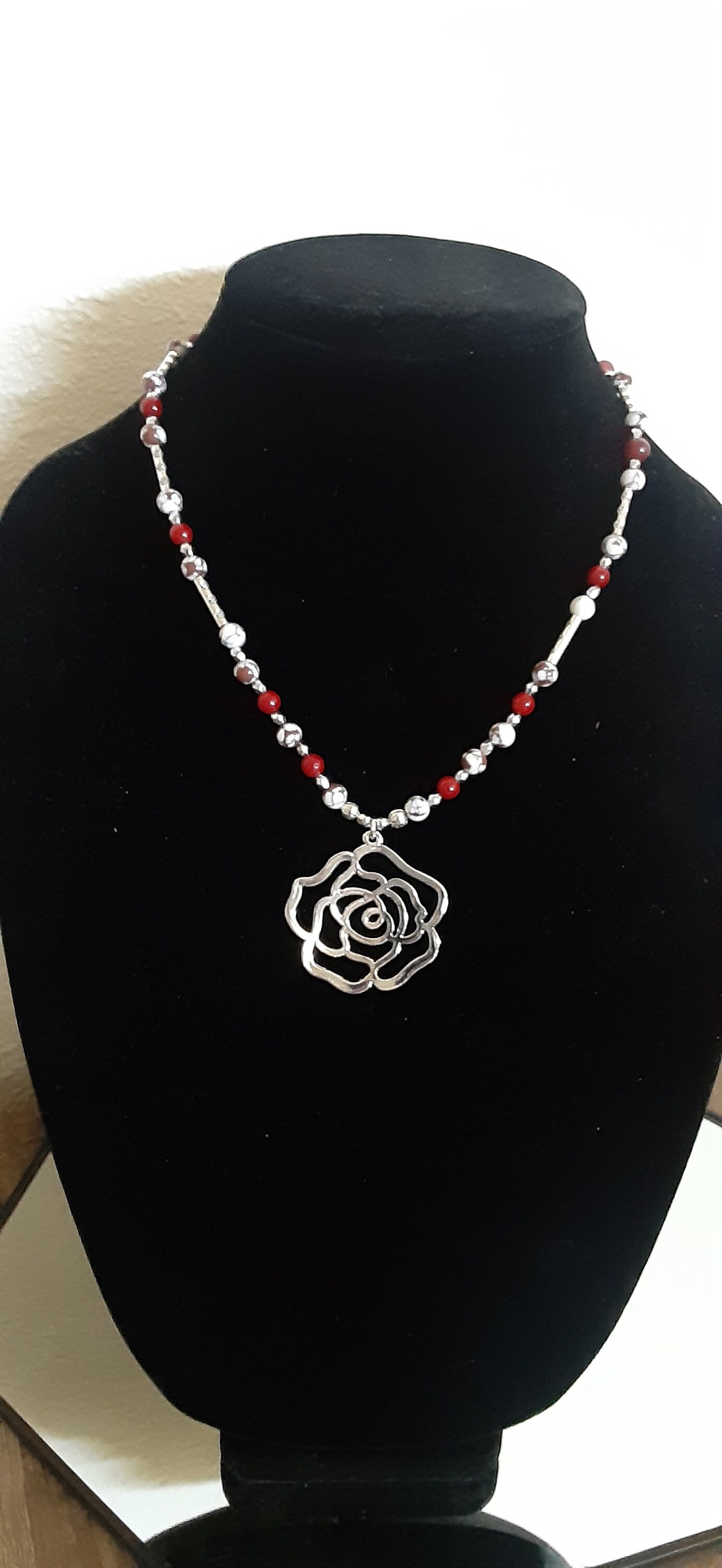 Metal flower necklace Clearance