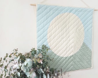 Rise Quilted Wall Hanging / Geometric Minimal Wall Hanging / Decoración de pared azul y verde de 35 pulgadas